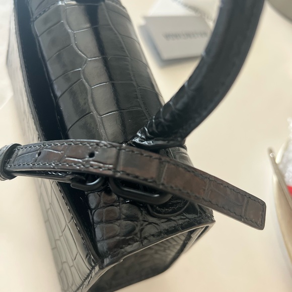 Black Crocodile Embossed Handbag - Picture 5 of 9